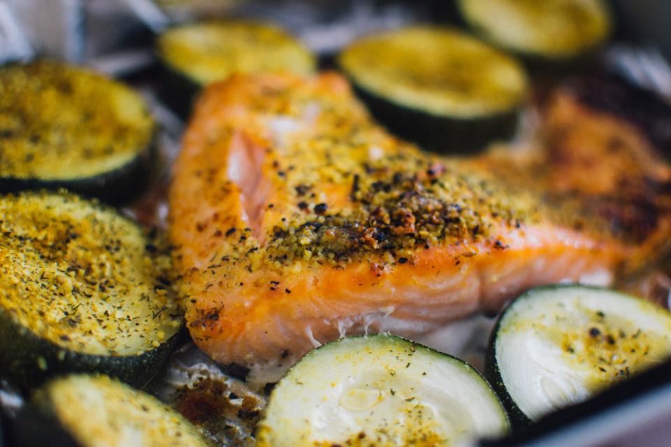 Spice-crusted salmon fillet roasted with courgette rounds
